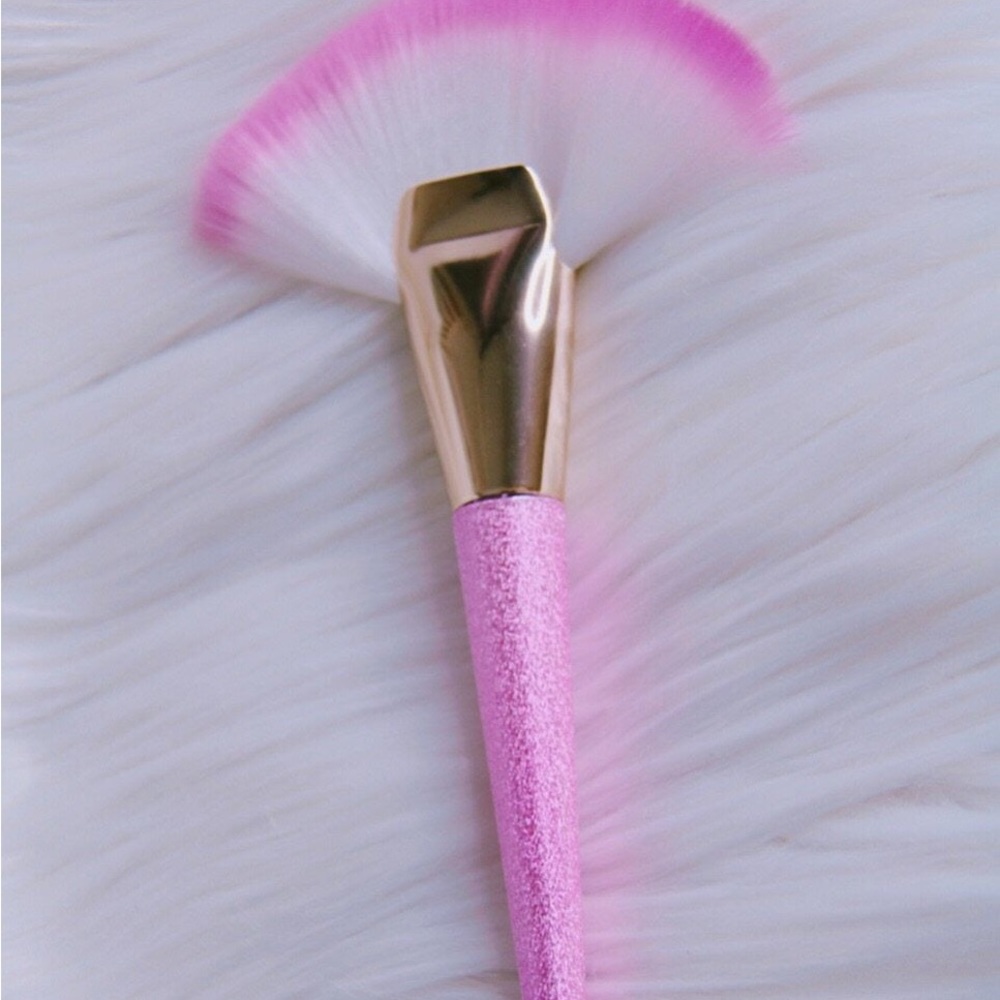 makeup brush